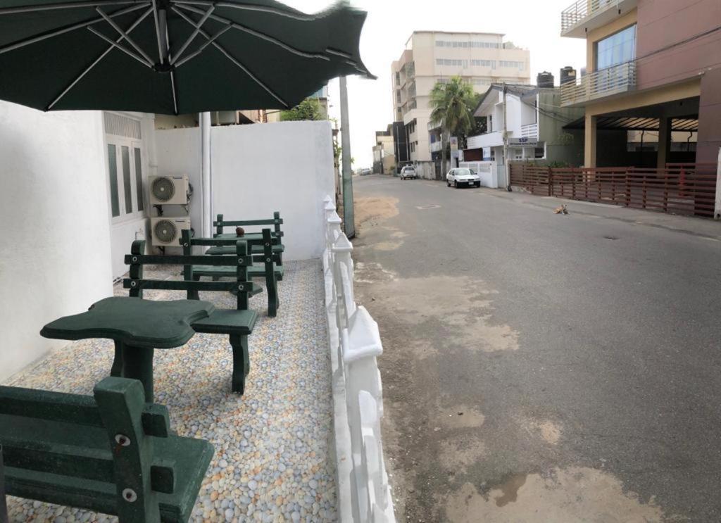 Wish Residence Seaside, Near Durdans & Vasan Eye Care Hospital, Colombo 3 Exterior photo