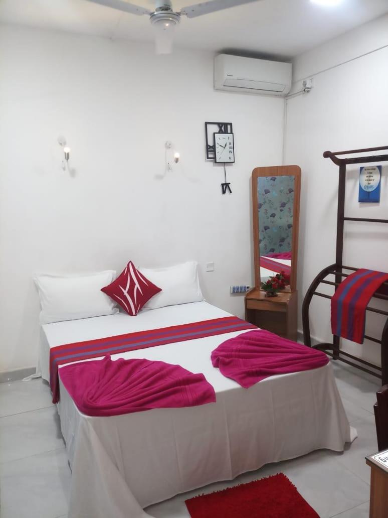 Wish Residence Seaside, Near Durdans & Vasan Eye Care Hospital, Colombo 3 Exterior photo