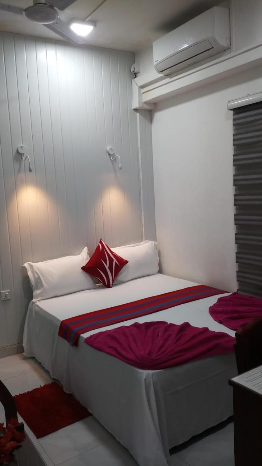 Wish Residence Seaside, Near Durdans & Vasan Eye Care Hospital, Colombo 3 Exterior photo